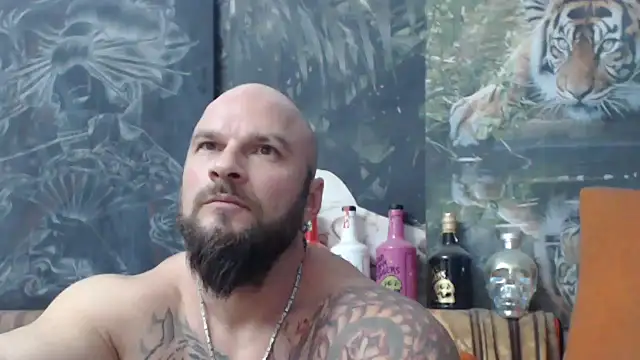 Snapshot of viking_30 chatting on 11.19.25 viking 30 online show from 11.19.25