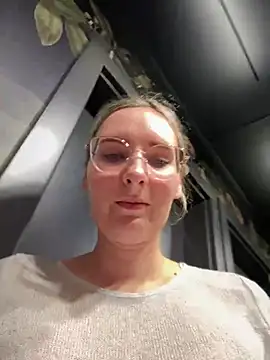 The Snowwhitee online show from 01.10.25