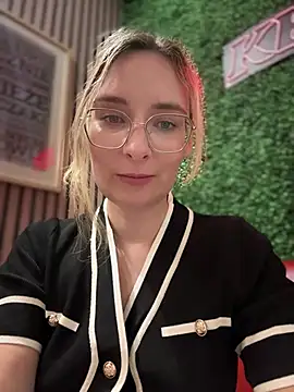 The Snowwhitee online show from 03.13.25