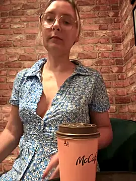 The Snowwhitee online show from 09.20.25