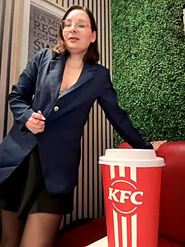 The Snowwhitee online show from 10.22.25