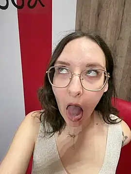 The Snowwhitee online show from 04.18.26