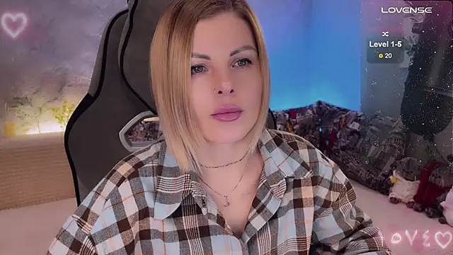 Snapshot of Your_Sweet_Lilu chatting on 12.02.24 Your Sweet Lilu online show from 12.02.24