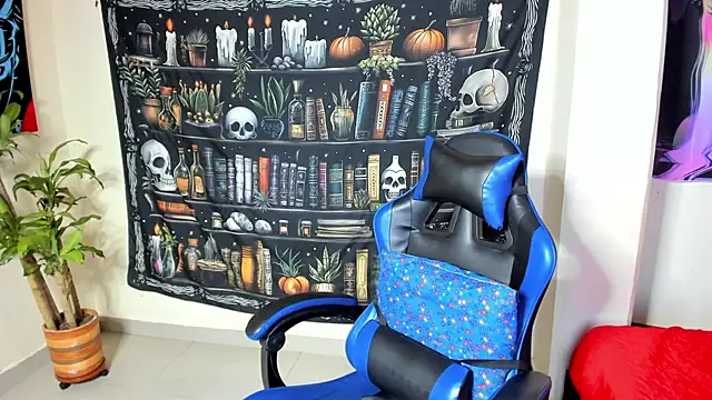 Snapshot of sally10_35 chatting on 10.12.25 sally10 35 online show from 10.12.25