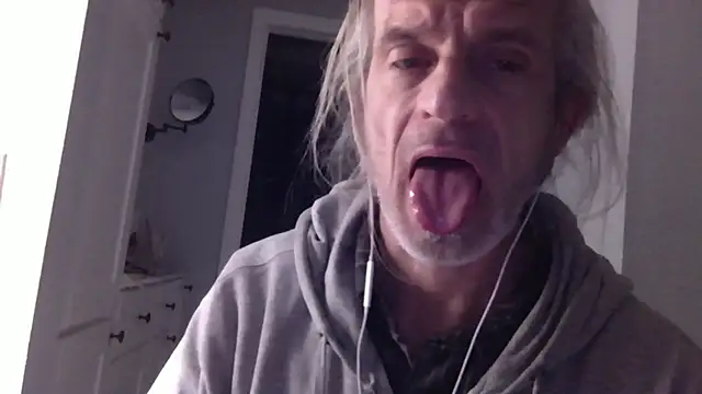 Snapshot of readyforfunxxx chatting on 12.21.24 readyforfunxxx online show from 12.21.24