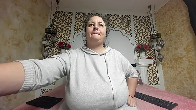 Snapshot of AleshaArabian chatting on 02.12.26 AleshaArabian online show from 02.12.26