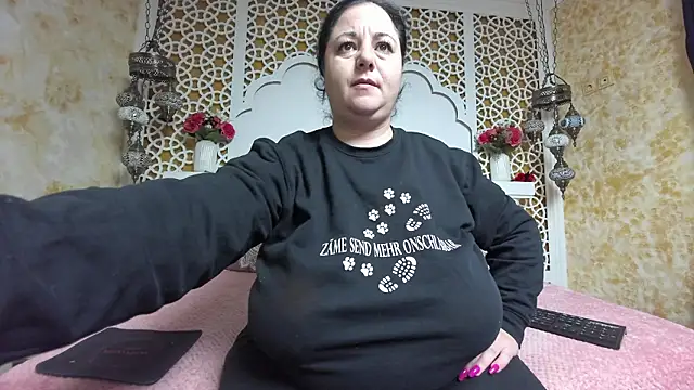 Snapshot of AleshaArabian chatting on 02.24.26 AleshaArabian online show from 02.24.26