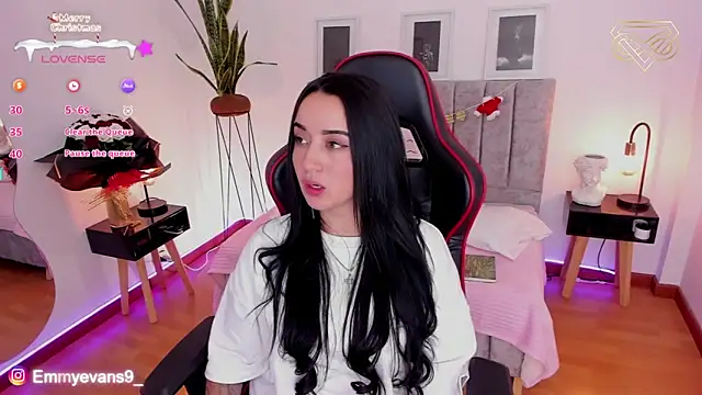 Snapshot of EmmyEvans1 chatting on 12.09.24 EmmyEvans1 online show from 12.09.24