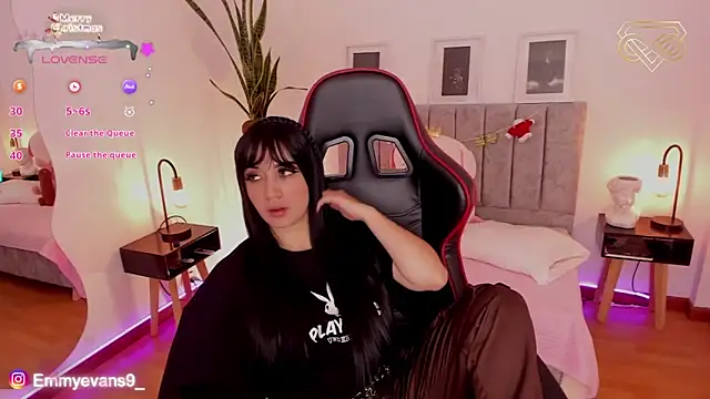 Snapshot of EmmyEvans1 chatting on 12.20.24 EmmyEvans1 online show from 12.20.24