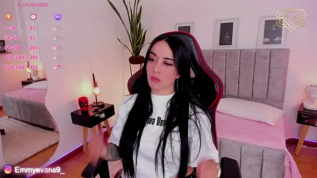 Snapshot of EmmyEvans1 chatting on 01.06.25 EmmyEvans1 online show from 01.06.25