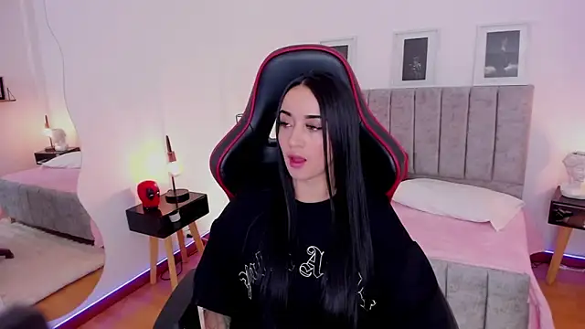 Snapshot of EmmyEvans1 chatting on 01.07.25 EmmyEvans1 online show from 01.07.25