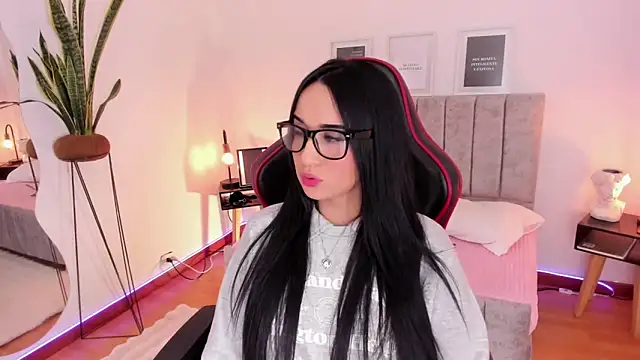 Snapshot of EmmyEvans1 chatting on 02.12.25 EmmyEvans1 online show from 02.12.25