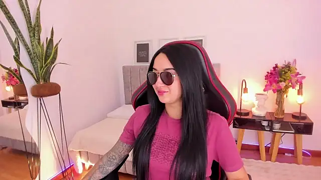 Snapshot of EmmyEvans1 chatting on 02.22.25 EmmyEvans1 online show from 02.22.25