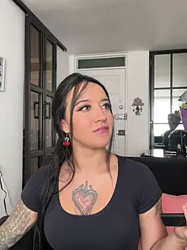 Snapshot of EmmyEvans1 chatting on 03.02.25 EmmyEvans1 online show from 03.02.25