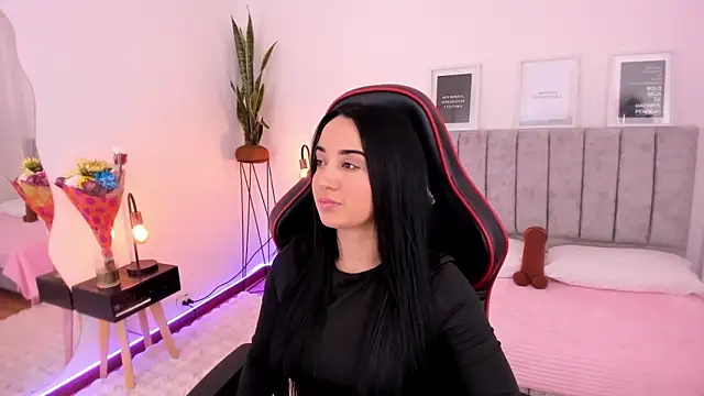 Snapshot of EmmyEvans1 chatting on 03.11.25 EmmyEvans1 online show from 03.11.25