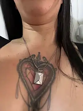 Snapshot of EmmyEvans1 chatting on 03.22.25 EmmyEvans1 online show from 03.22.25