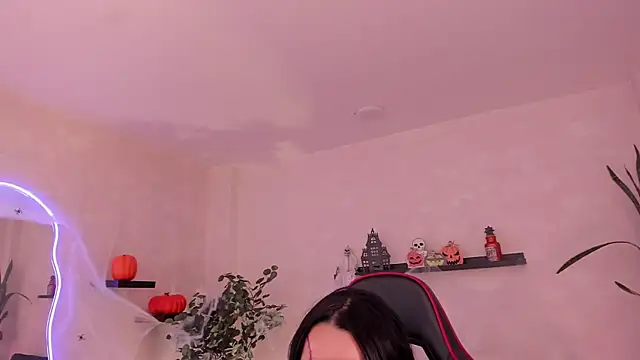 Snapshot of EmmyEvans1 chatting on 10.02.25 EmmyEvans1 online show from 10.02.25