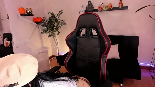 Snapshot of EmmyEvans1 chatting on 10.08.25 EmmyEvans1 online show from 10.08.25