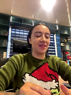 Snapshot of EmmyEvans1 chatting on 12.15.25 EmmyEvans1 online show from 12.15.25