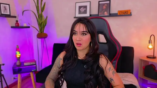 Snapshot of EmmyEvans1 chatting on 02.05.26 EmmyEvans1 online show from 02.05.26