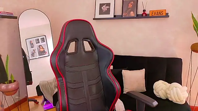 Snapshot of EmmyEvans1 chatting on 02.26.26 EmmyEvans1 online show from 02.26.26