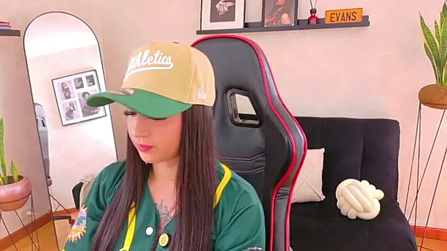 Snapshot of EmmyEvans1 chatting on 02.28.26 EmmyEvans1 online show from 02.28.26