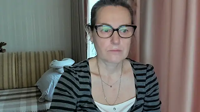 lauraoven online show from 02.19.25