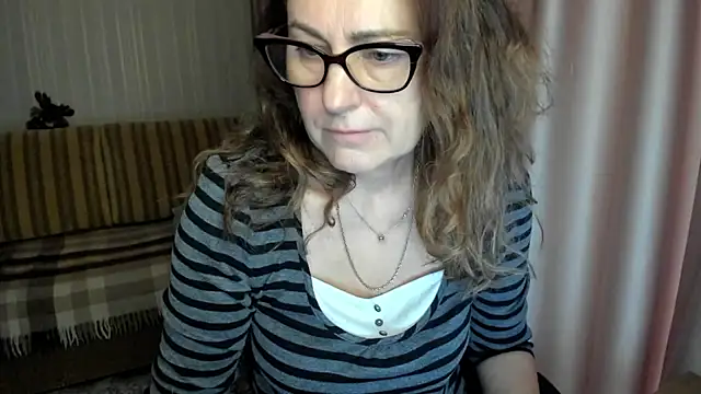 Snapshot of lauraoven chatting on 01.17.26 lauraoven online show from 01.17.26