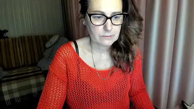 Snapshot of lauraoven chatting on 02.09.26 lauraoven online show from 02.09.26