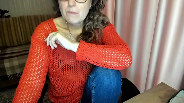 Snapshot of lauraoven chatting on 02.20.26 lauraoven online show from 02.20.26