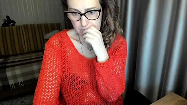 Snapshot of lauraoven chatting on 02.26.26 lauraoven online show from 02.26.26