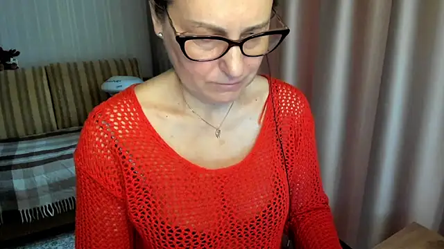 Snapshot of lauraoven chatting on 03.02.26 lauraoven online show from 03.02.26