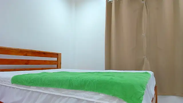 CurvyJules69 online show from 12.04.25