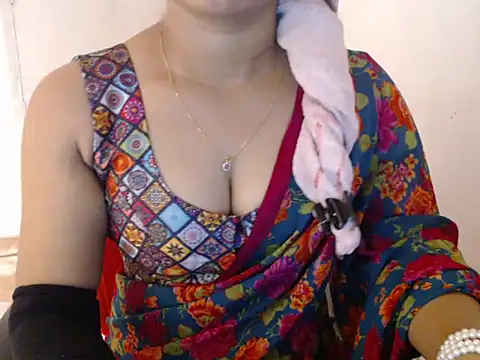 Snapshot of Open_Heart_Lennon chatting on 02.20.25 Open Heart Lennon online show from 02.20.25