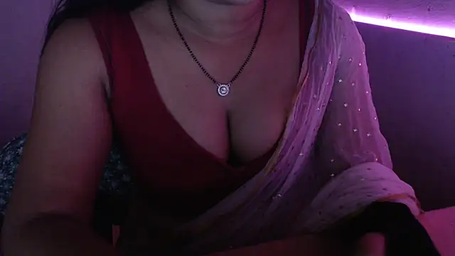 Snapshot of Open_Heart_Lennon chatting on 11.08.25 Open Heart Lennon online show from 11.08.25