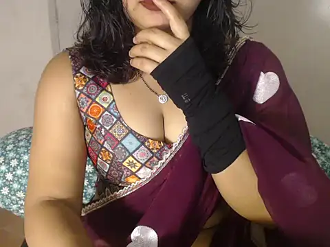 Snapshot of Open_Heart_Lennon chatting on 12.04.25 Open Heart Lennon online show from 12.04.25