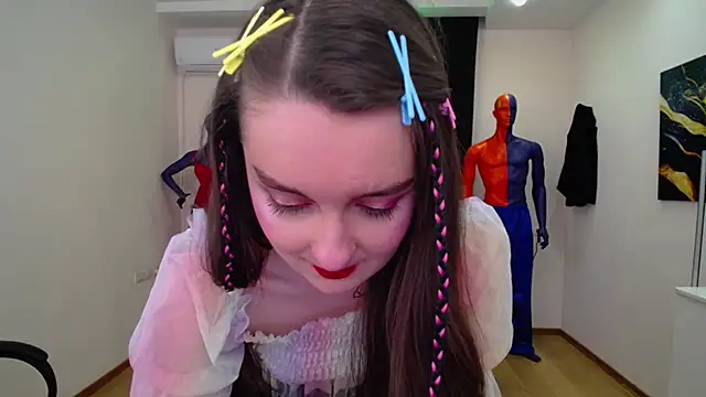 Snapshot of CloudGrace chatting on 02.12.25 CloudGrace online show from 02.12.25