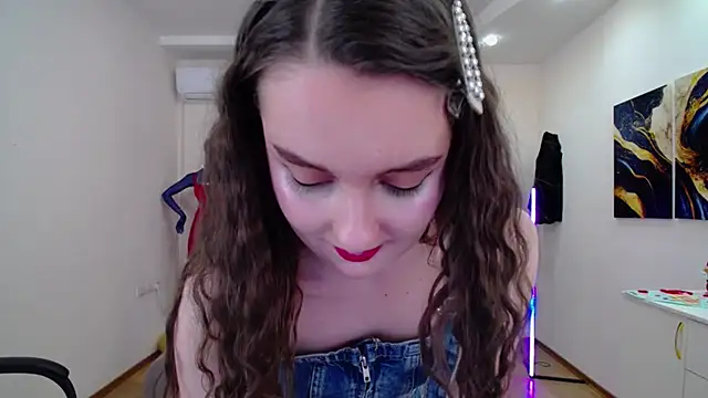 Snapshot of CloudGrace chatting on 02.25.25 CloudGrace online show from 02.25.25