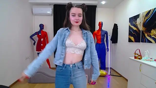 Snapshot of CloudGrace chatting on 02.28.25 CloudGrace online show from 02.28.25