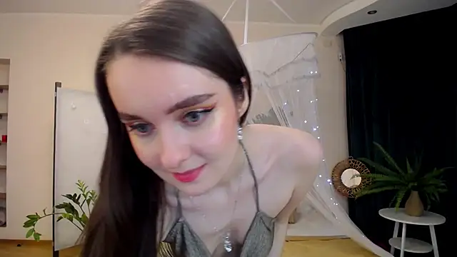 Snapshot of CloudGrace chatting on 03.14.25 CloudGrace online show from 03.14.25