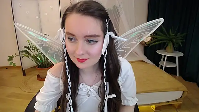 Snapshot of CloudGrace chatting on 03.16.25 CloudGrace online show from 03.16.25