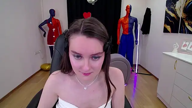 Snapshot of CloudGrace chatting on 03.20.25 CloudGrace online show from 03.20.25