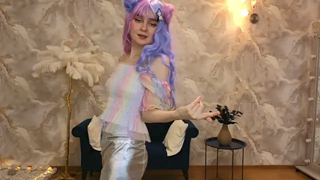 Snapshot of CloudGrace chatting on 09.22.25 CloudGrace online show from 09.22.25