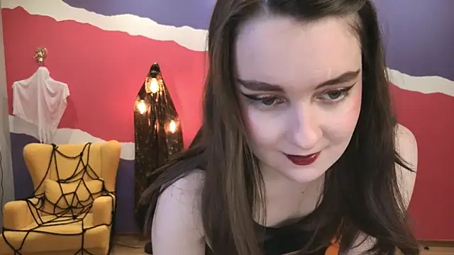 Snapshot of CloudGrace chatting on 10.28.25 CloudGrace online show from 10.28.25