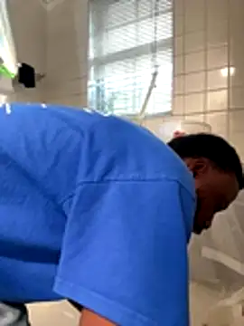 Snapshot of danieldonte chatting on 11.20.25 danieldonte online show from 11.20.25