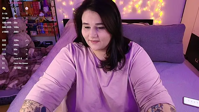 Snapshot of naughtykiss chatting on 11.22.25 naughtykiss online show from 11.22.25