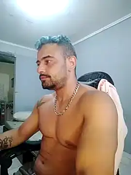 Snapshot of Fadinha-e-Raro chatting on 02.13.25 Fadinha-e-Raro online show from 02.13.25
