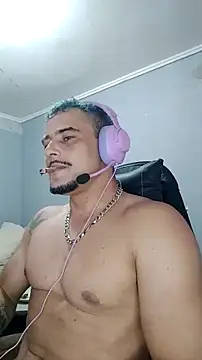 Snapshot of Fadinha-e-Raro chatting on 02.13.25 Fadinha-e-Raro online show from 02.13.25
