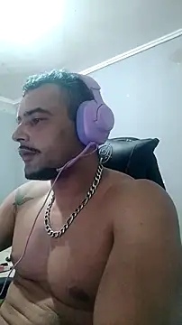 Snapshot of Fadinha-e-Raro chatting on 02.15.25 Fadinha-e-Raro online show from 02.15.25