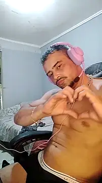 Snapshot of Fadinha-e-Raro chatting on 02.16.25 Fadinha-e-Raro online show from 02.16.25